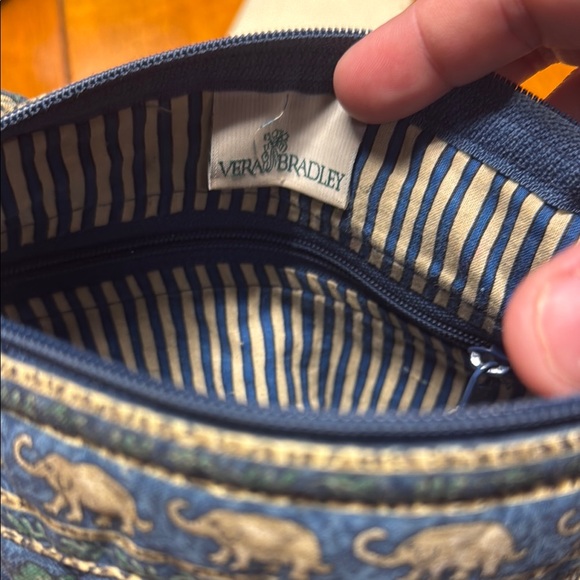 Vera Bradley animal kingdom retired print
Shoulder bag with matching coin purse - Picture 4 of 7